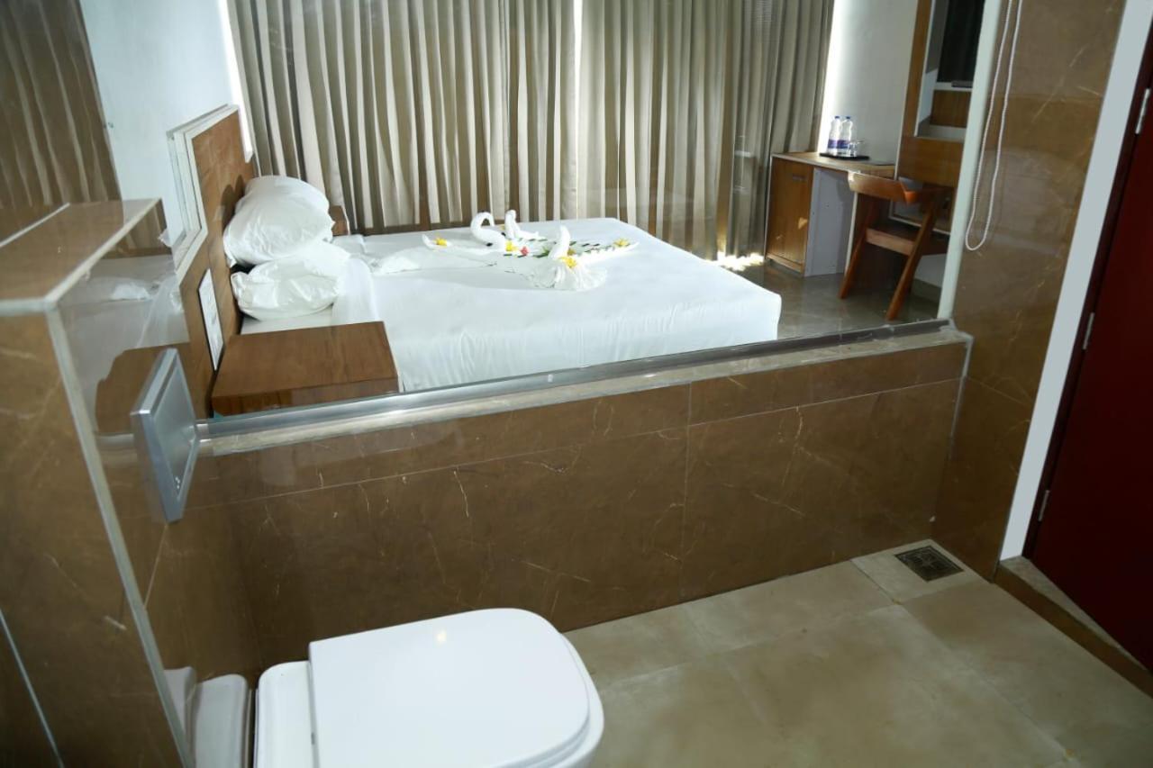Servosonic Hotels And Resorts Kannur Exteriör bild